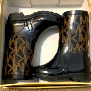 Michael Kors girl boots